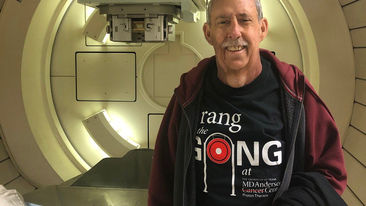 四级遗癌幸存者GlenHaubold站前质子理疗机2019年MDAnderson