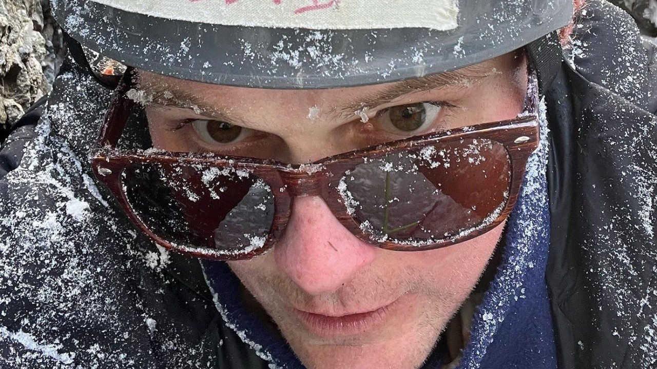 肾上腺癌症幸存者李维威尔金斯冰攀爬在科罗拉多圣胡安山脉的3月8日,2022年