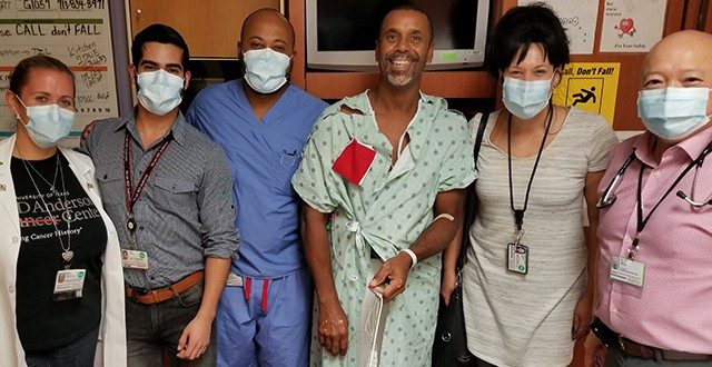 Diab和Wong医生在Harvey期间治疗了患者